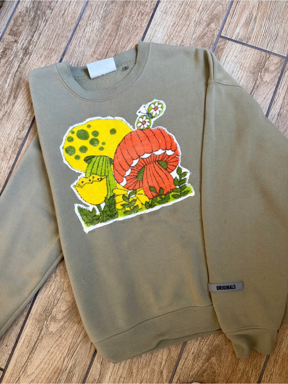 Up your Green Crewneck Sweatshirt with vintage 70’s tea towel Mushroom Motif